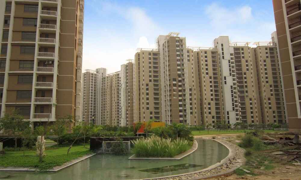 Spacious 3BHK apartment in Unitech Horizon, PI-2, Greater Noida, featuring a swimming pool, gym, clubhouse, and secure gated community living.